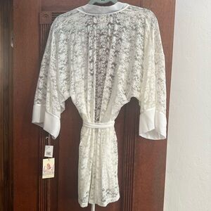 In Bloom by Jonquil lace and satin robe. New with tags.